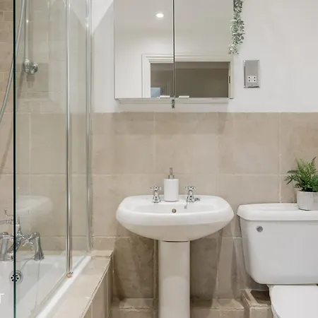 Starhost Residences - Modern 2 Bed Apartment At Imperial Court, Newbury Newbury  Exterior photo