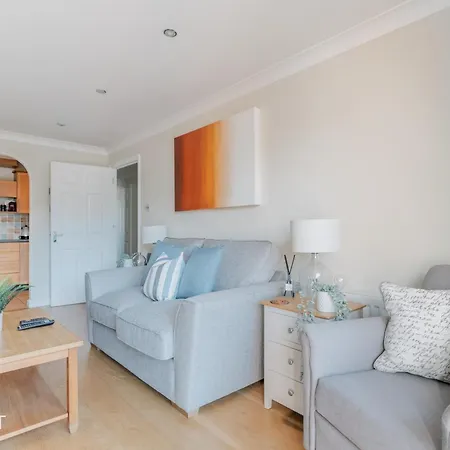 Starhost Residences - Modern 2 Bed Apartment At Imperial Court, Newbury Newbury  Exterior photo