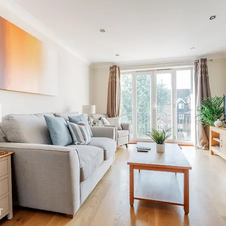 Starhost Residences - Modern 2 Bed Apartment At Imperial Court, Newbury Newbury  Exterior photo