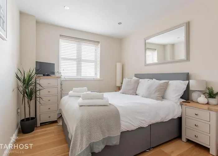 Starhost Residences - Modern 2 Bed Apartment At Imperial Court, Newbury