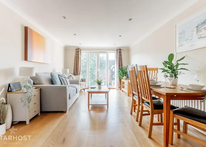 Starhost Residences - Modern 2 Bed Apartment At Imperial Court, Newbury