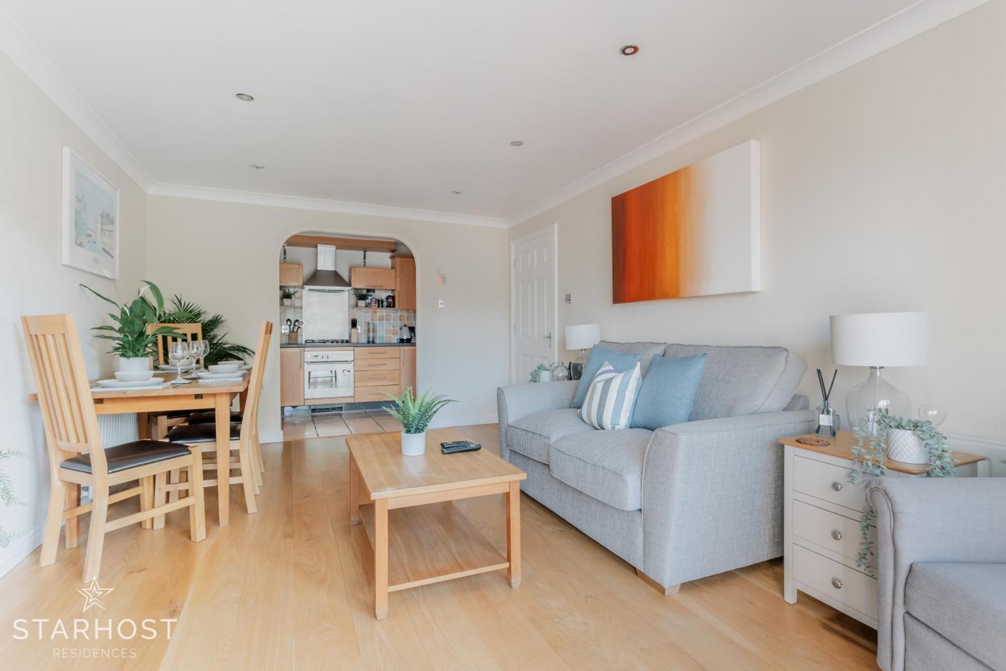 Starhost Residences - Modern 2 Bed At Imperial Court, Newbury Apartment