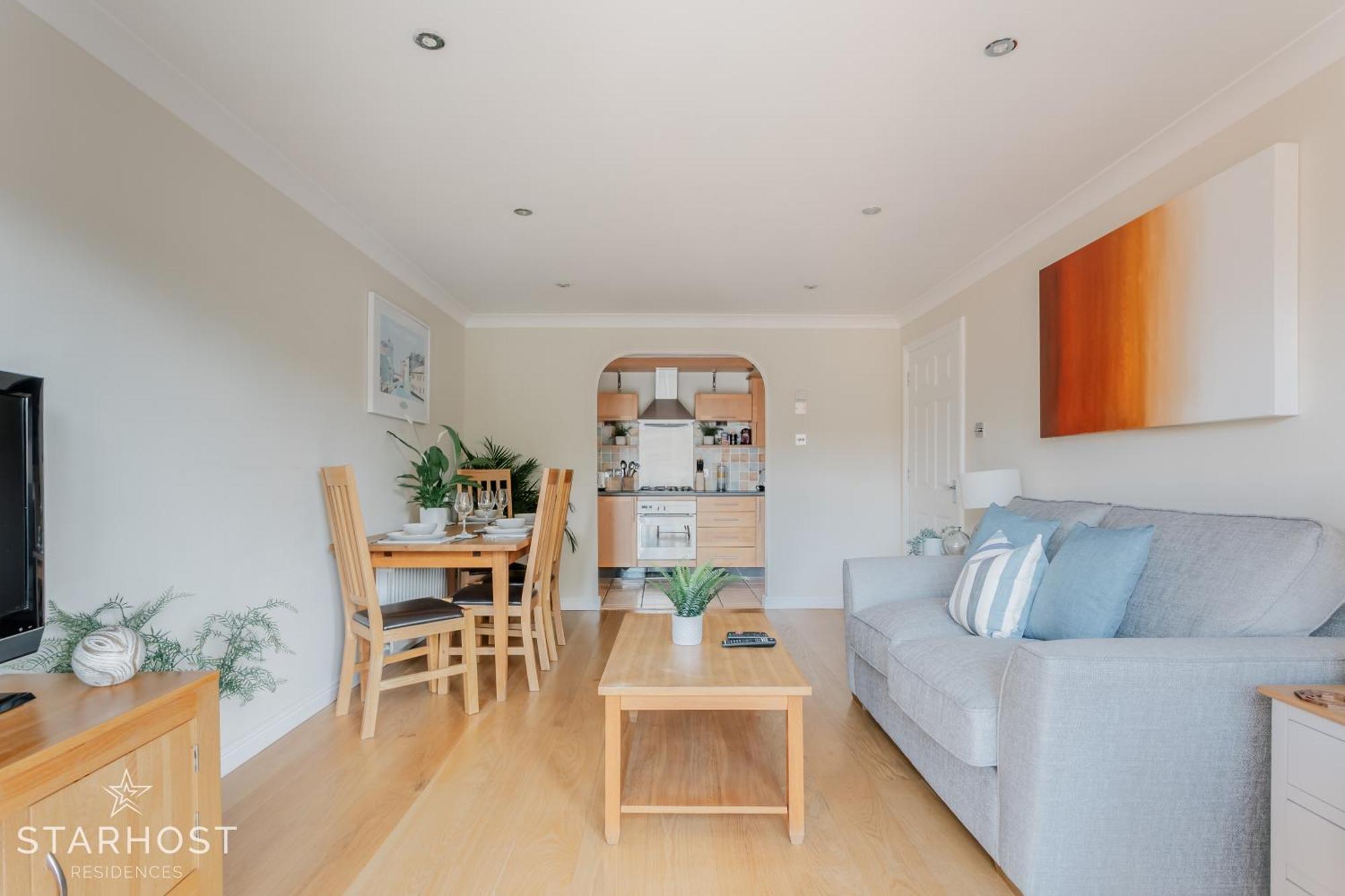 Starhost Residences - Modern 2 Bed At Imperial Court, Newbury Newbury (Berkshire)