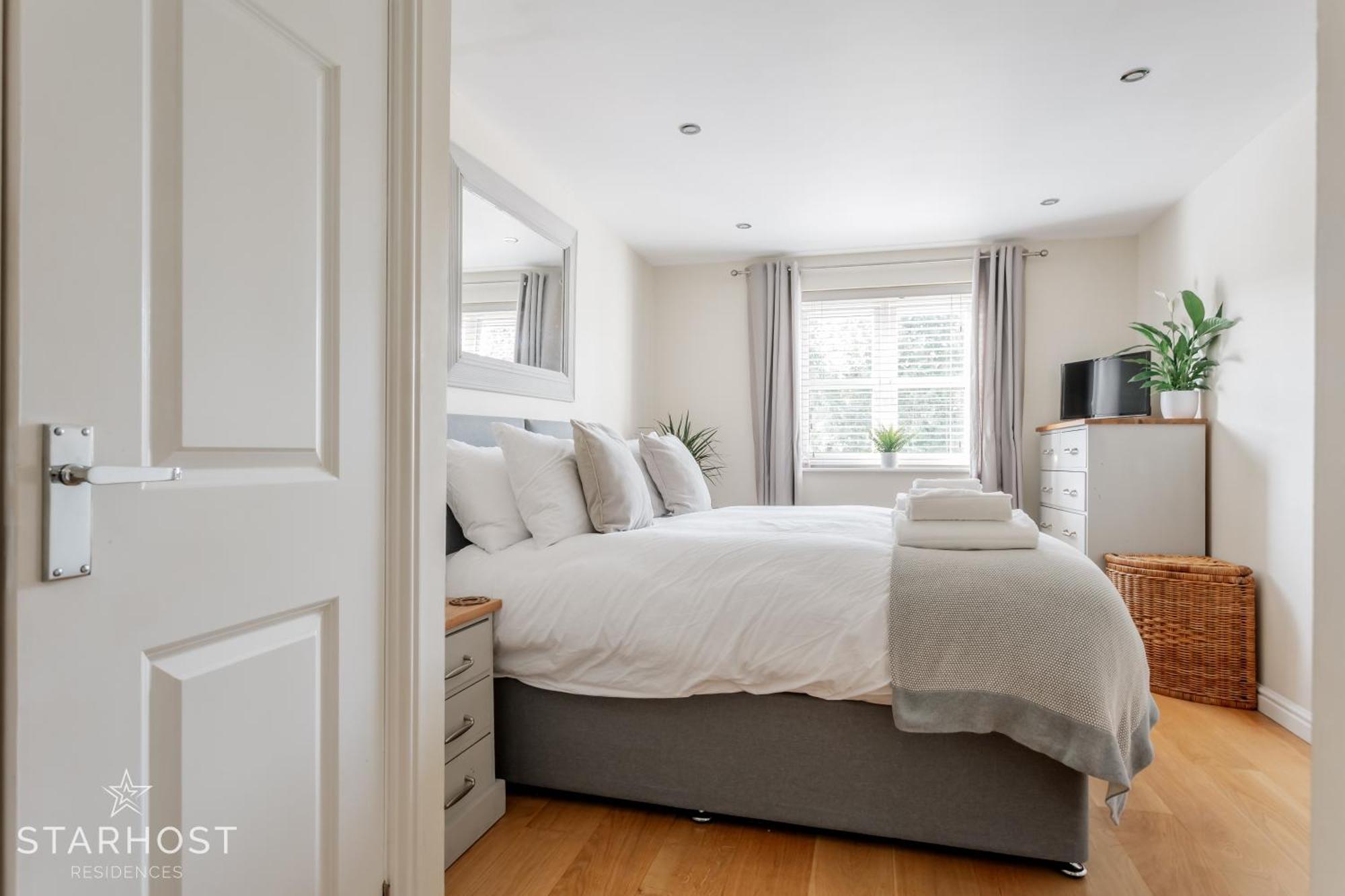 Starhost Residences - Modern 2 Bed At Imperial Court, Newbury
