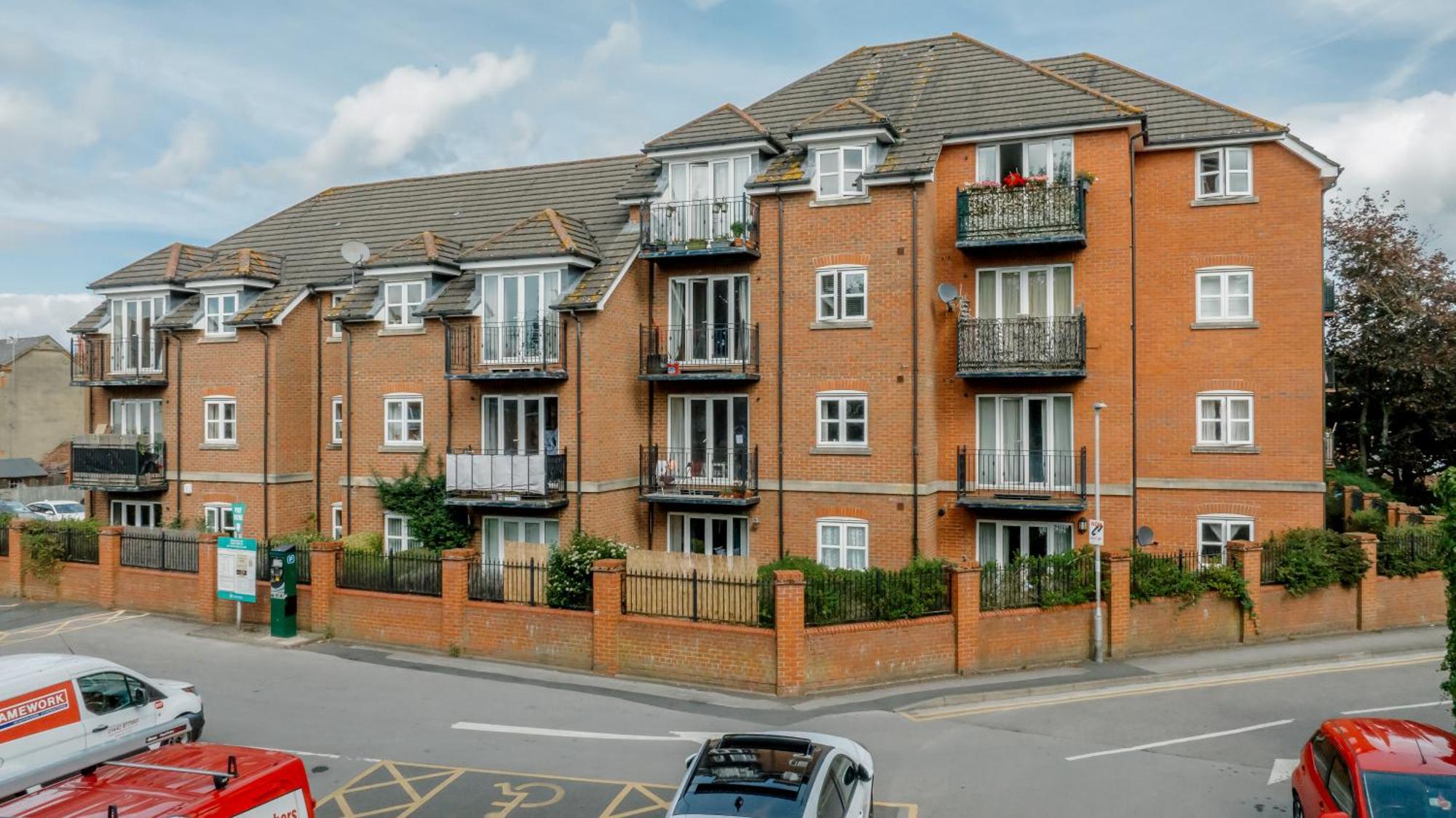 Apartment Starhost Residences - Modern 2 Bed At Imperial Court, Newbury *
